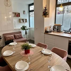 Guenot Pour 5 Personnes Sur 11 , Paris Frankreich